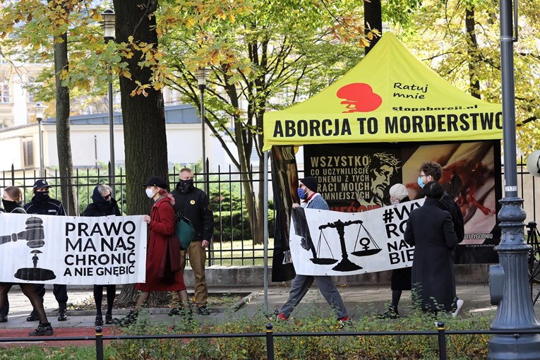 U Poljskoj stupila na snagu gotovo potpuna zabrana pobačaja